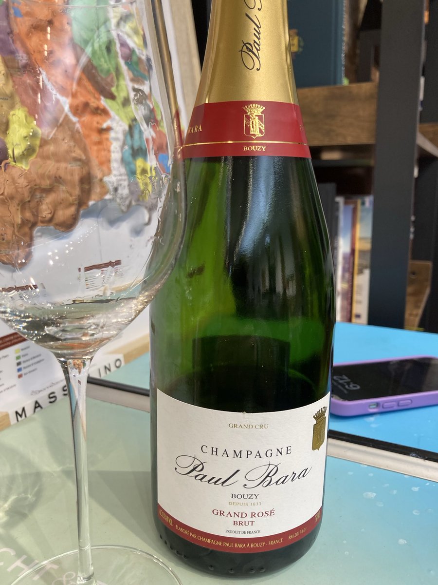 DoliverosDaniel's tweet photo. I have never understood the popularity of #PaulBara #Champagne,this bottle of #GrandRose was uninspiring,made w/80% #PinotNoir & #Chatdonnay,,bright pink color,fine bubbles,not much to the bouquet,w/hints of fraise,orange zest & shortbread,adequate concentration but lacking zest. https://t.co/fZJlz3q5ys