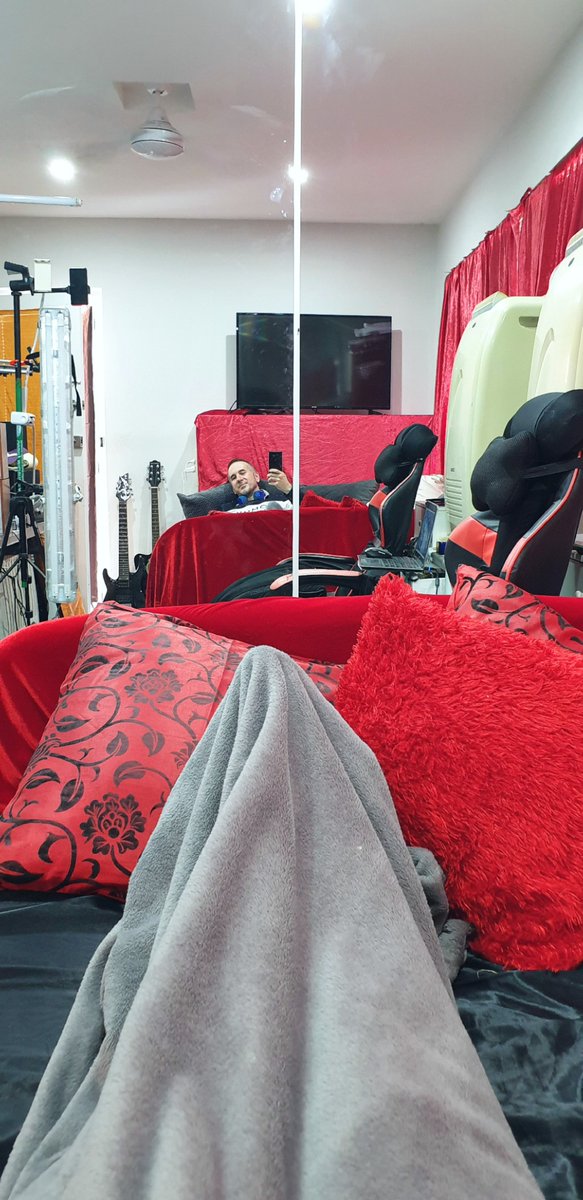 AlbariCanicula's tweet photo. Some say redvelvet-themed crib makes it look like a brothel, I'm not a whore though, I just like the vibrance and contrast of it, don't you? https://t.co/t5m6dzv2Ap