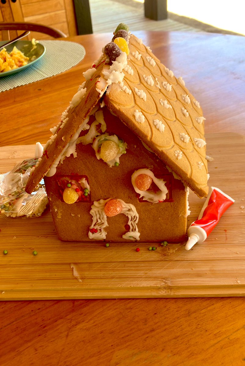 What a beautiful &amp;… New for all of us #CasaBlancaChristmas2024 🤩! &amp; Santa 🤶 did manage to come through our chimney! Thank you #family for the love ❤️, the presents 🎁! Drinks 🍸 &amp; #Turkey #MathiasMeier 🦃! #Blessed to have made it back once again 🇨🇱!  &amp; to my family ❤️.