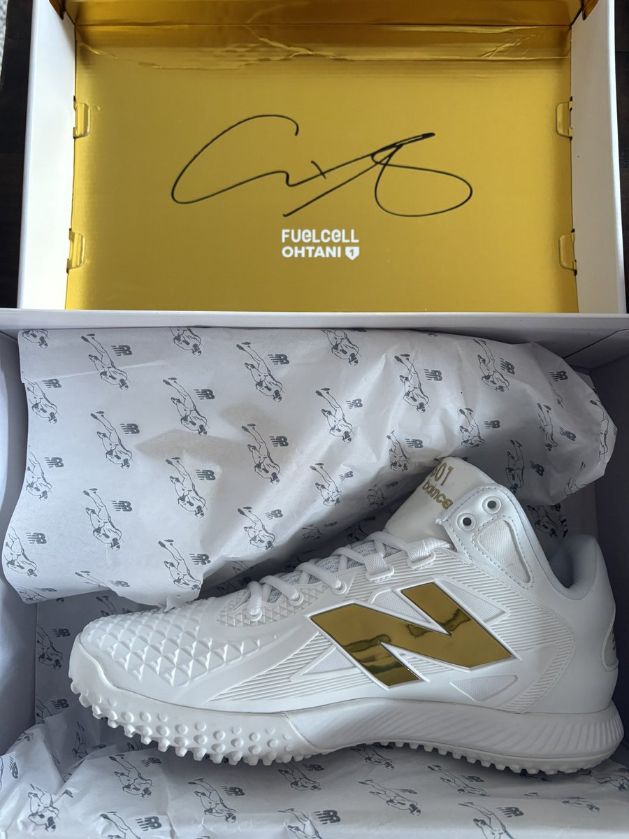 Brant Blaylock (@blaylockbrant) on Twitter photo If there’s a cooler turf shoe out there than the SO1’s from <a href="/newbalancebb/">Debbie Shoe</a>, I haven’t seen it. If there’s a cooler turf shoe out there than the SO1’s from <a href="/newbalancebb/">Debbie Shoe</a>, I haven’t seen it.