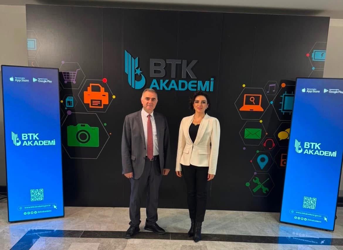IEEE Blokzincir Türkiye Çalışma Grubu tarafından, T.C. Ulaştırma ve Altyapı Bakanlığı, Bilgi Teknolojileri ve İletişim Kurumu - BTK - ICT, EMO Ankara Şubesi ve IEEE Türkiye Section iş birliğiyle düzenlenen "IEEE Blokzincir Türkiye Ulusal Zirvesi 2024" etkinliğine katıldık.