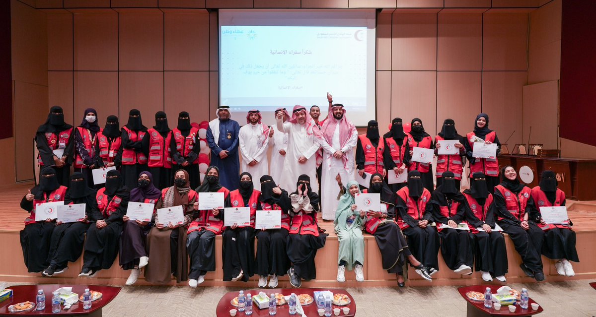 مع ختام عام 2024..نحتفل في هيئة الهلال الأحمر السعودي بمنطقة مكة المكرمة باليوم العالمي للتطوع ونكرّم متطوعينا المتميزين الذين تركوا بصمة إنسانية ملهمة خلال هذا العام،جهودهم أثمرت إنجازات استثنائية تعزز روح العطاء .. شكرًا لكم على عام مليء بالعطاء والتميز🌹
#اليوم_العالمي_للتطوع