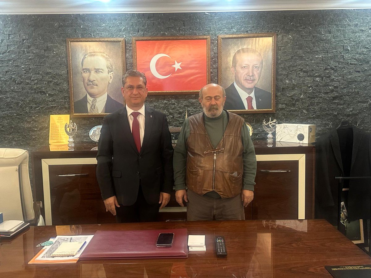 Olağan Kongrede <a href="/akpartimugla48/">AK Parti Muğla</a> il başkani secilen sayin <a href="/HalukLain/">Haluk Laçin 🇹🇷</a> e <a href="/sabah/">Sabah</a> Mugla bürosu olarak hayirli olsun ziyatetinde bulunduk.
Nazik kabulu icin kurumum adina tsk ederiz.
<a href="/Nazifkaraman/">Nazif KARAMAN🇹🇷</a>
<a href="/abdurahmnsimsek/">Abdurrahman Simsek</a>
