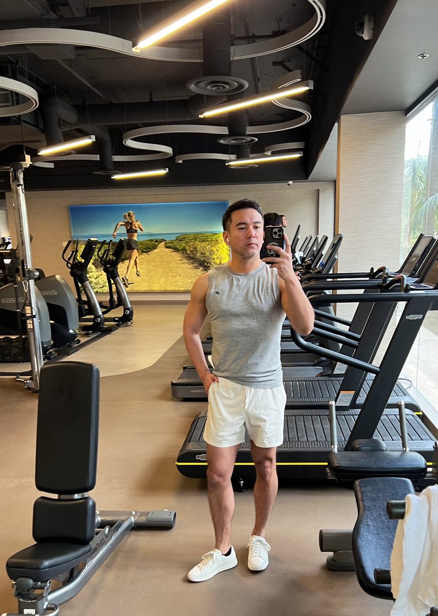 GenWithAHardG's tweet image. First post-Christmas workout (not counting yesterday's 29k steps at Disneyland) ✅