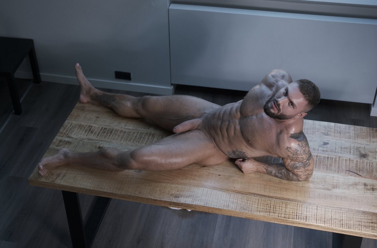 EATBIGLOLLIPOP tweet media