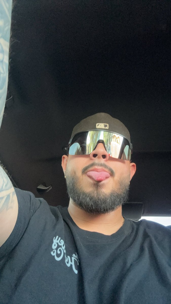 ramirezwho233's tweet photo. Happy Friday https://t.co/ia91eujQP6