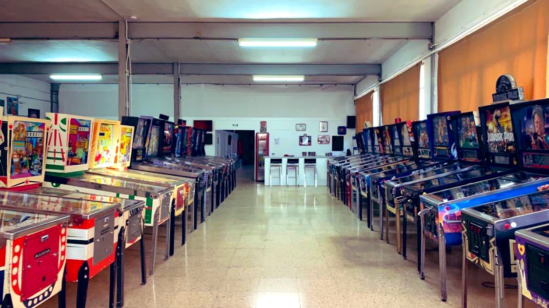CDVideojuego's tweet photo. ¡Ojo! ¡Toma buena nota! 📢

¡Jornada de Puertas Abiertas en la Asociación @PinballBiar🤩!

🗓️ 4 de Enero
⏰ Desde las 16:00h
📍 Biar (Alicante)

¡Ve a conocerlos! Jugarás gratis a:

✅ Más de 80 Pinballs
✅ Desde 1950 hasta 2024
✅ En perfecto estado

¡Vas a Flipar! 🤪 https://t.co/FEVBY9t0s9