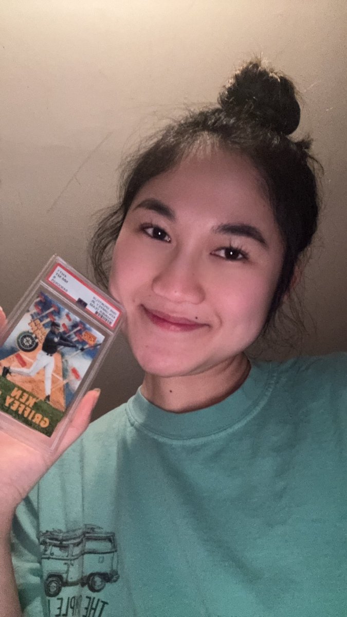 Ken Griffey Jr. Giveaway!! I’ll randomly select a winner on New Year’s Eve, RT and follow for a chance to win 🤗