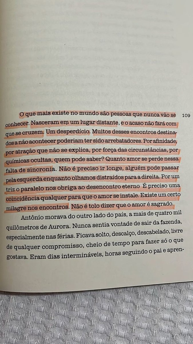 skylynxx_'s tweet photo. — Tudo é rio
                  - Carla Madeira 
               
—★★★★☆̷

"A maior maldade de todos os tempos, a mais cruel, foi inventar que o sofrimento está para o bem assim como o prazer está para o mal." https://t.co/NP1KpOxjgh