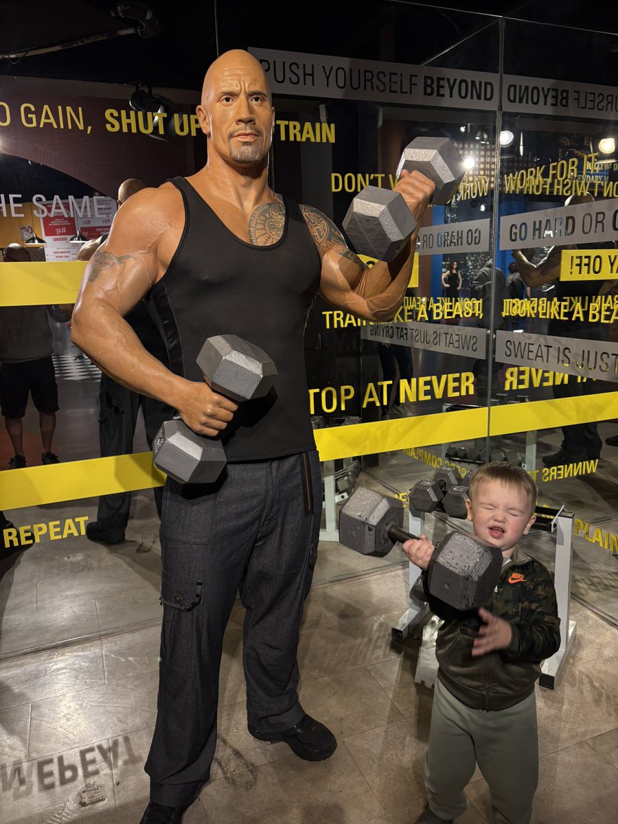Jaysbora's tweet photo. @TheRock I found your competition https://t.co/C6JZomJ8Eb