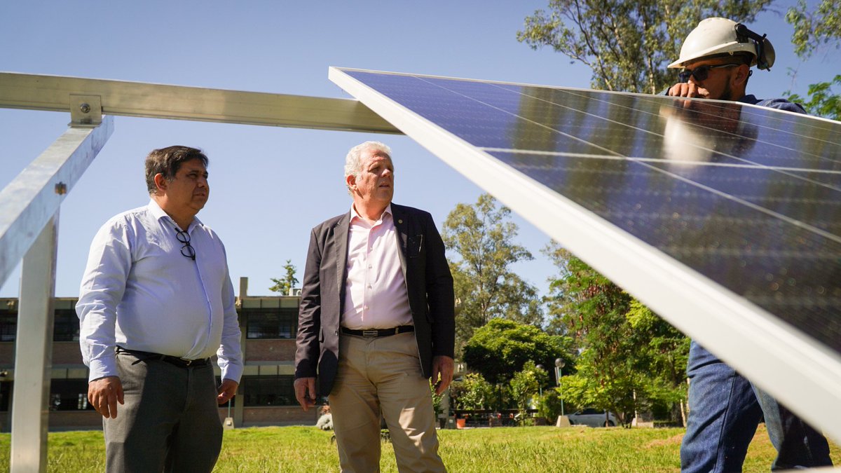 danielhoyos_ok's tweet photo. Instalamos los primeros paneles solares del Parque Solar de la UNSa, un paso hacia el futuro sustentable que soñamos: ahorro energético, menor huella de carbono y compromiso con la sostenibilidad. https://t.co/lzwvDMFjxu