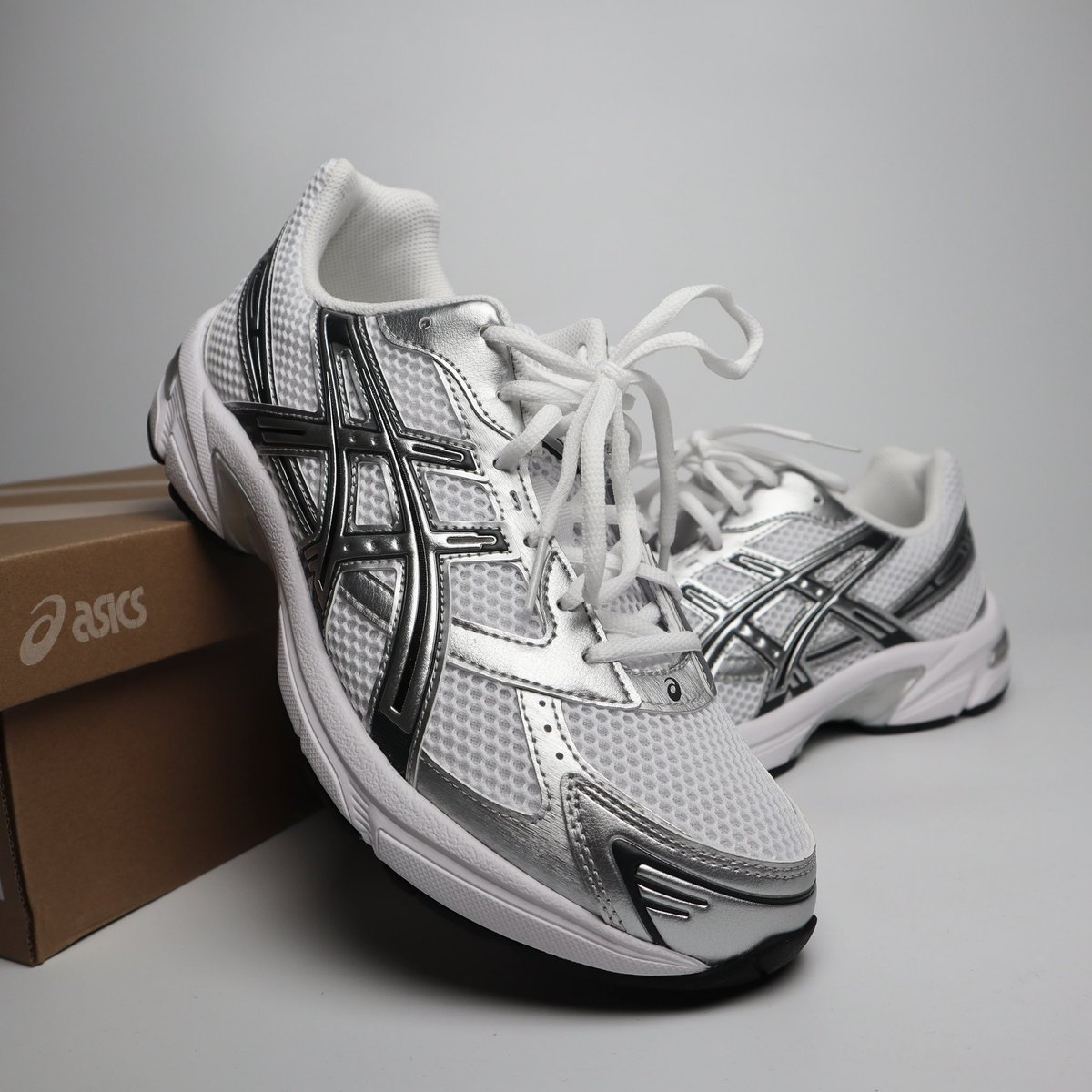 more_sneakers's tweet photo. Closer look at the new Asics Gel-1130 'White Pure Silver' 🩶🩶🩶

Did you get into that mesh running trend in 2024 ? 👀

#moresneakers #asics #asicsgel1130 #meshrunning https://t.co/Z6WEyK8esw