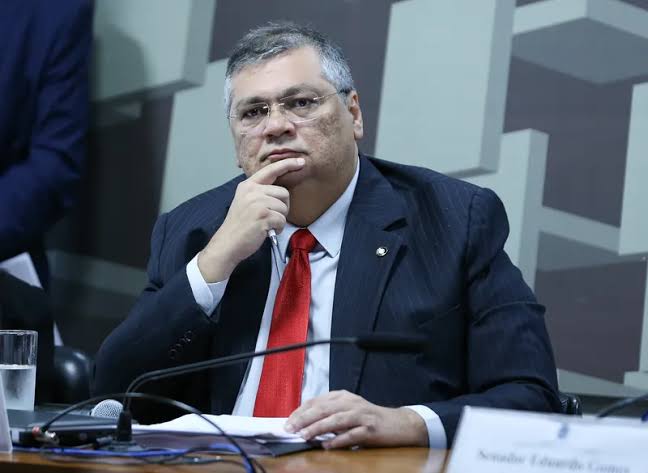 Os dez deputados que mais receberam verbas por emendas parlamentares são de extrema direita e estão atacando o Flávio Dino por pedir transparência no gastos desses recursos. Que tipo de deputado não gosta de transparência?