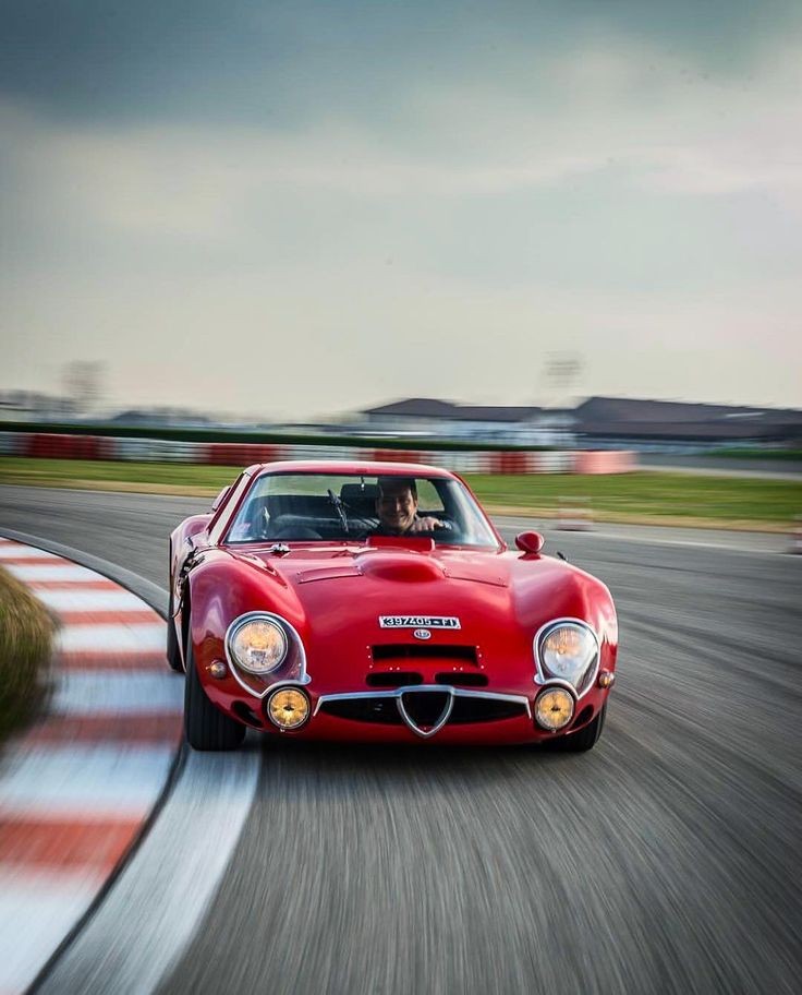 Alfa Romeo Giulia TZ2 Zagato ❤️ 
🇮🇹 #vintage