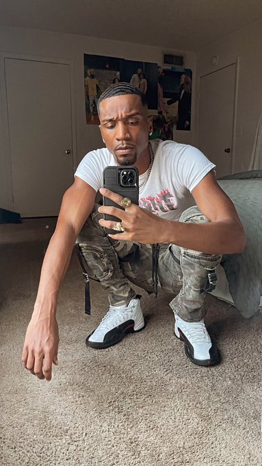2 pic. “You fuckin’ with me cuz you know im who they aint fuckin’ with ” https://t.co/nk0Pz471Ob