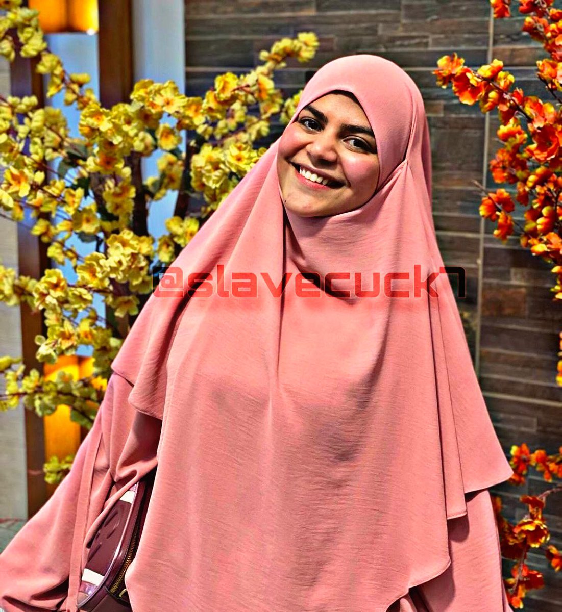 اذا تشوفها نجسة  تستاهل تفرغ لبنك فوجها 
تعال للخاص 
امي زيها🤟🥵