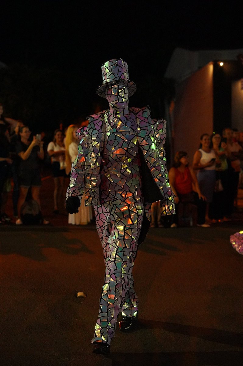 fernandohabene's tweet photo. In the #ataamor's parade #streetphotography https://t.co/fwBn607yIr