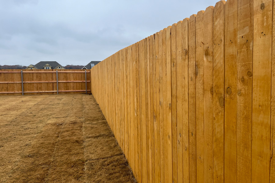 EmpireOK's tweet photo. The weather may be cold and gloomy, but these privacy fences are bringing smiles to our faces! 🤗

#EmpireFence #New #FenceBuild #HomeImprovement #Tulsa #BrokenArrowOK https://t.co/T1kqX5HSZe