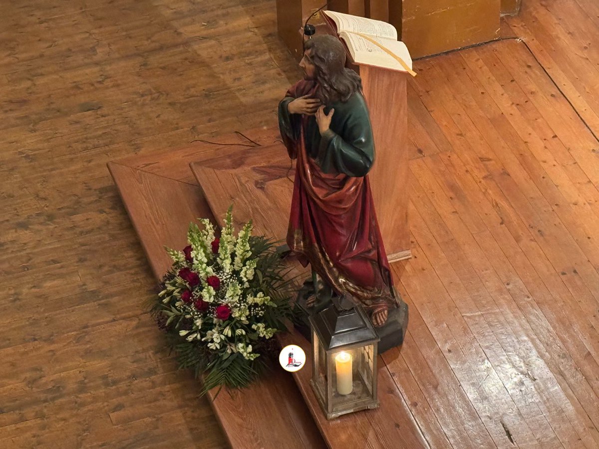 IglesiaEnLeon's tweet photo. 🤗 Felicitamos al grupo de ✝️ @jovpapones en la celebración de la fiesta de su patrono 🦅 San Juan, apóstol y evangelista, que -acompañada musicalmente por el 🎶 coro de @pasjuleon- presidió esta tarde nuestro Obispo el P. @cmfluisangel en la ⛪️ #Capilla del #MDydSS. https://t.co/C9VfZvT77u
