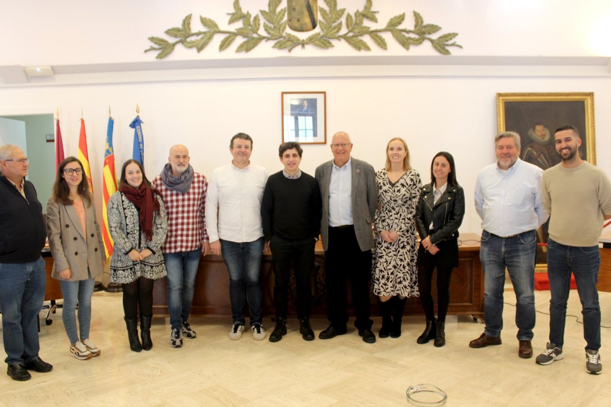 Ajuntament de Dénia (@ayto_denia) on Twitter photo 🪖 Esta mañana nos ha visitado el actor de #Dénia <a href="/OLASARTE/">OSCAR LASARTE</a>, que interpreta al humorista Gila en la película "¿Es el enemigo?" (Alexis Morante, 2024).
Lasarte ha sido nominado a los Premios #Goya como Mejor Actor Revelación. 🪖 Esta mañana nos ha visitado el actor de #Dénia <a href="/OLASARTE/">OSCAR LASARTE</a>, que interpreta al humorista Gila en la película "¿Es el enemigo?" (Alexis Morante, 2024).
Lasarte ha sido nominado a los Premios #Goya como Mejor Actor Revelación.