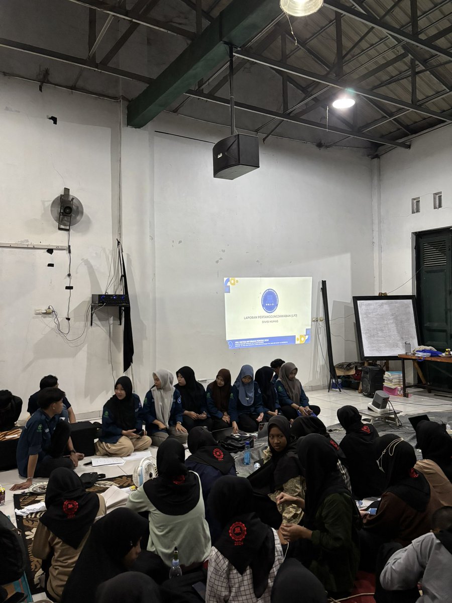 hmjsi_uinam's tweet photo. [🔴LIVE REPORT: MUBES 2024]
Pemaparan LPJ Divisi Humas Musyawarah Besar HMJ-SI 2024 https://t.co/ihNCJb8pTz