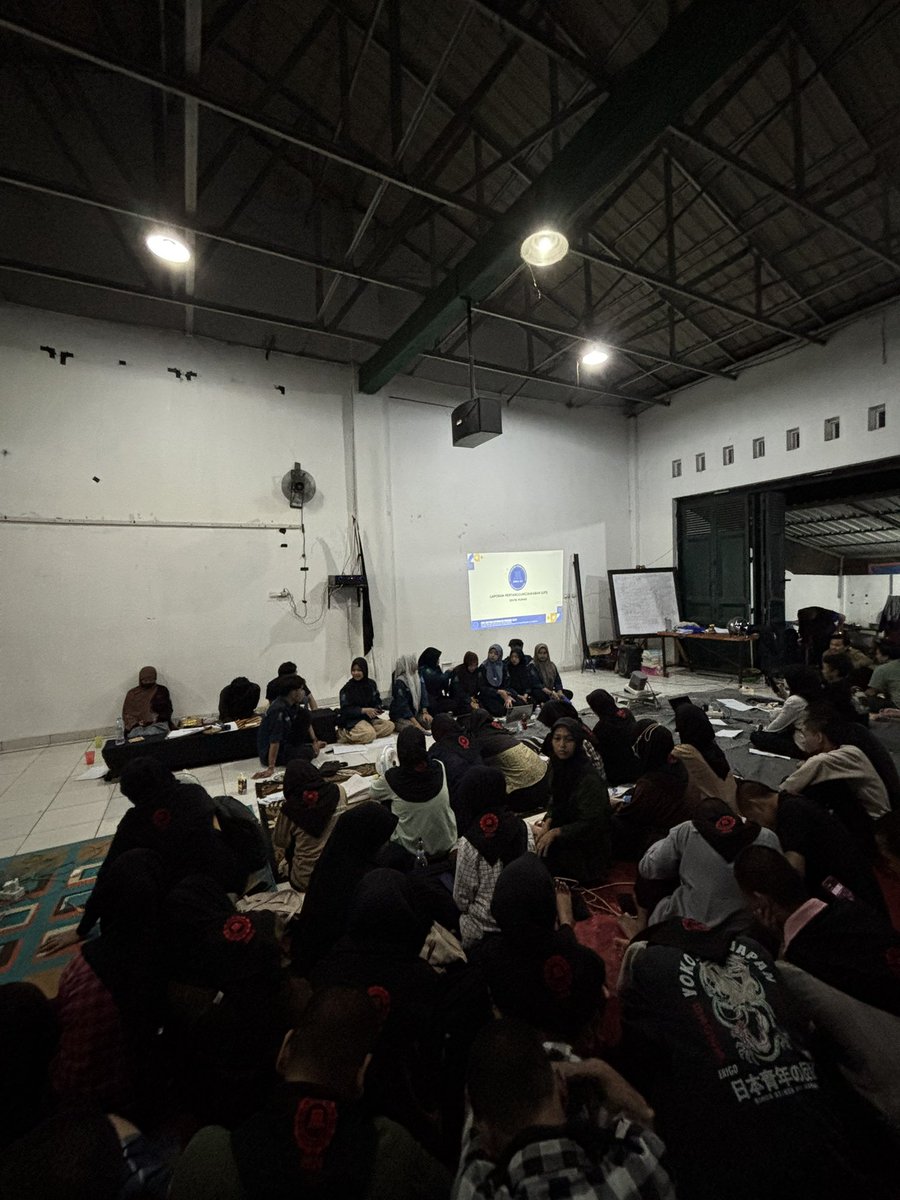 hmjsi_uinam's tweet photo. [🔴LIVE REPORT: MUBES 2024]
Pemaparan LPJ Divisi Humas Musyawarah Besar HMJ-SI 2024 https://t.co/ihNCJb8pTz
