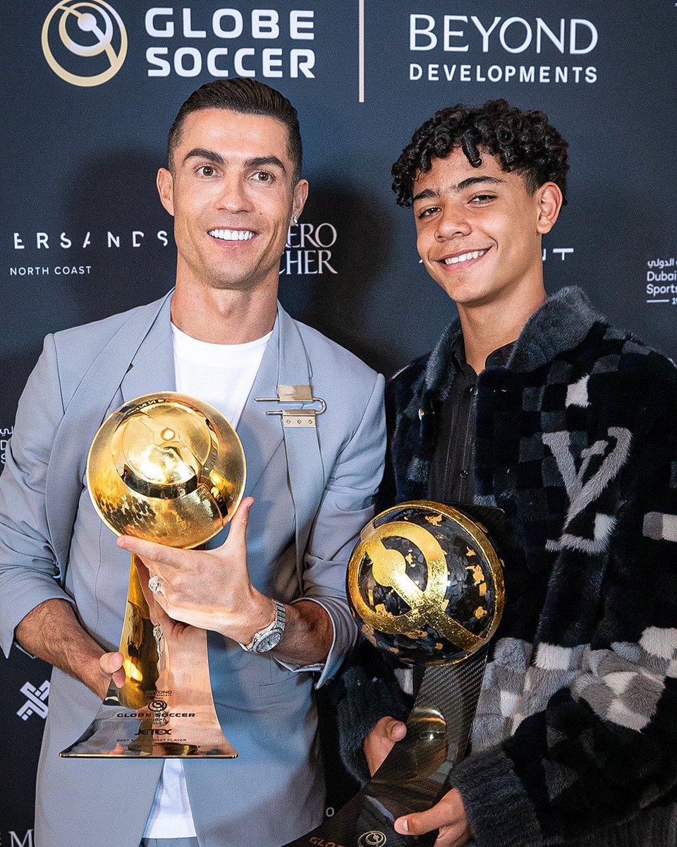 TimelineCR7's tweet photo. Cristiano Ronaldo² 🤩

https://t.co/skdXF9Catw