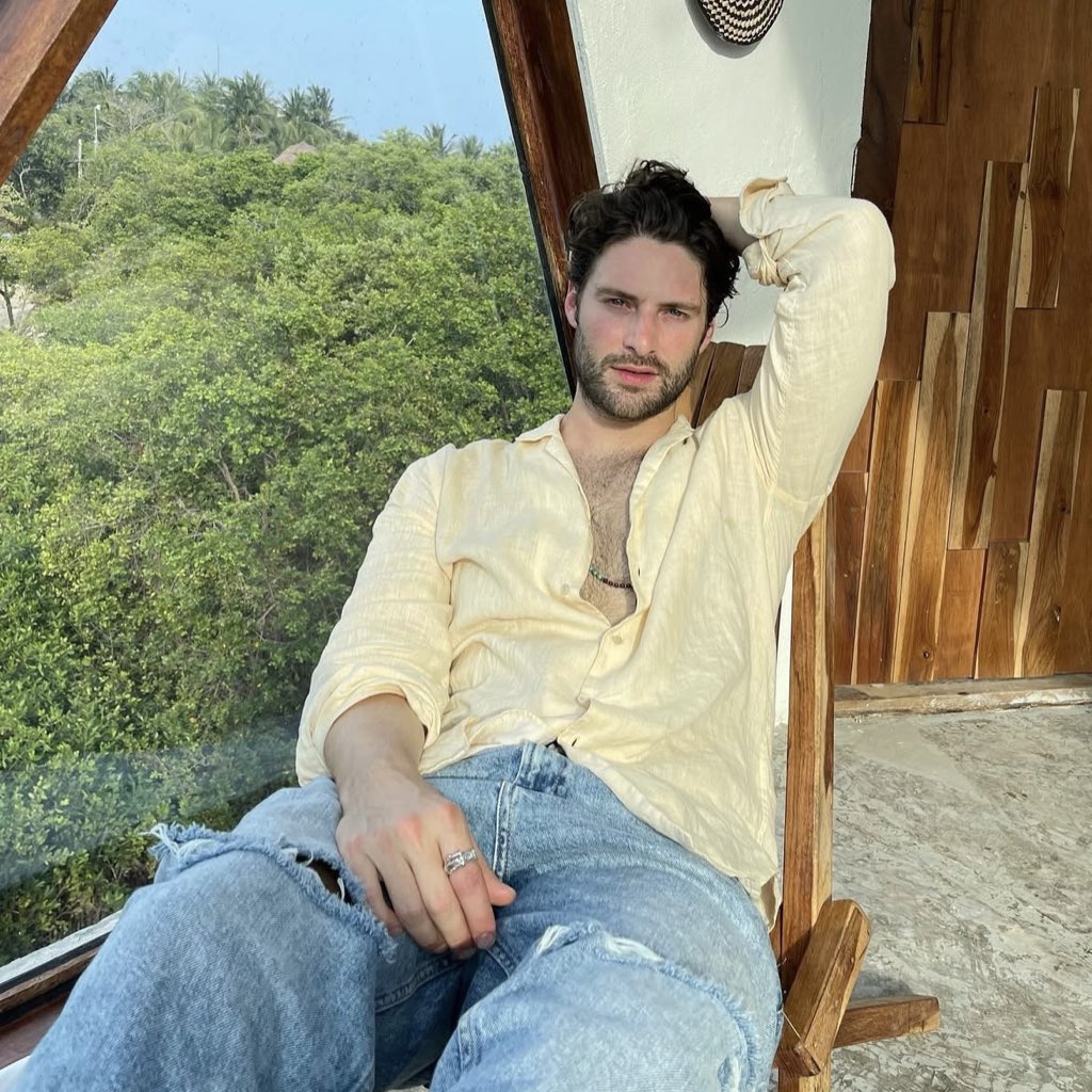 larixisl's tweet photo. Paradise || au shirbert

Trinta dias no Havaí soa como um sonho, não é? Para Anne e Gilbert, nem tanto. Forçados a embarcar nessa aventura juntos, meses depois de um término conturbado, eles têm plena convicção de que nada disso pode acabar bem.
Mas… será mesmo? https://t.co/Z6GdZH3SX8