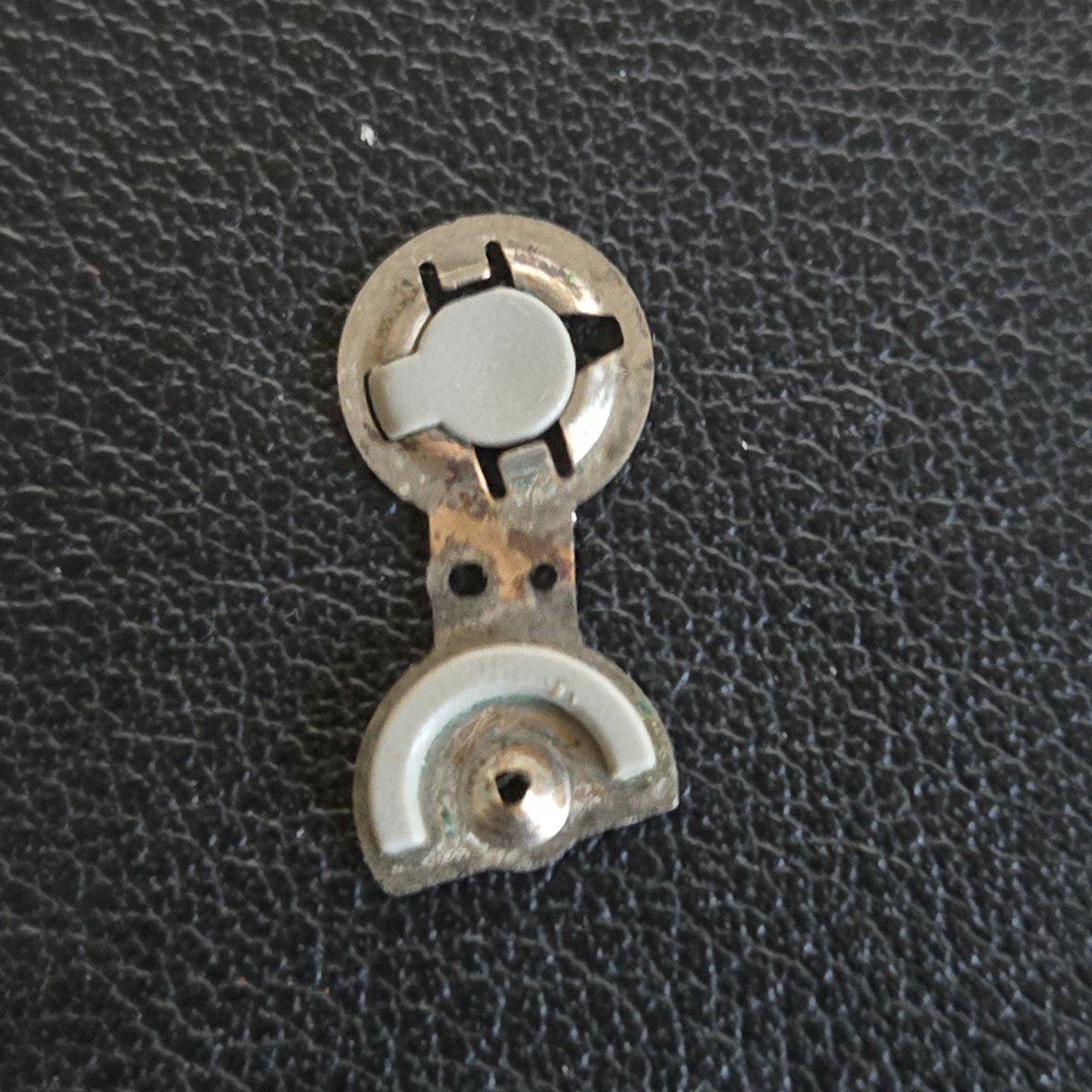 dotcomdon's tweet image. Hey @CanonUSA can you help me find this replacement part for the terminal on the battery door of my camera?  @CanonUSAimaging @CanonUSApro