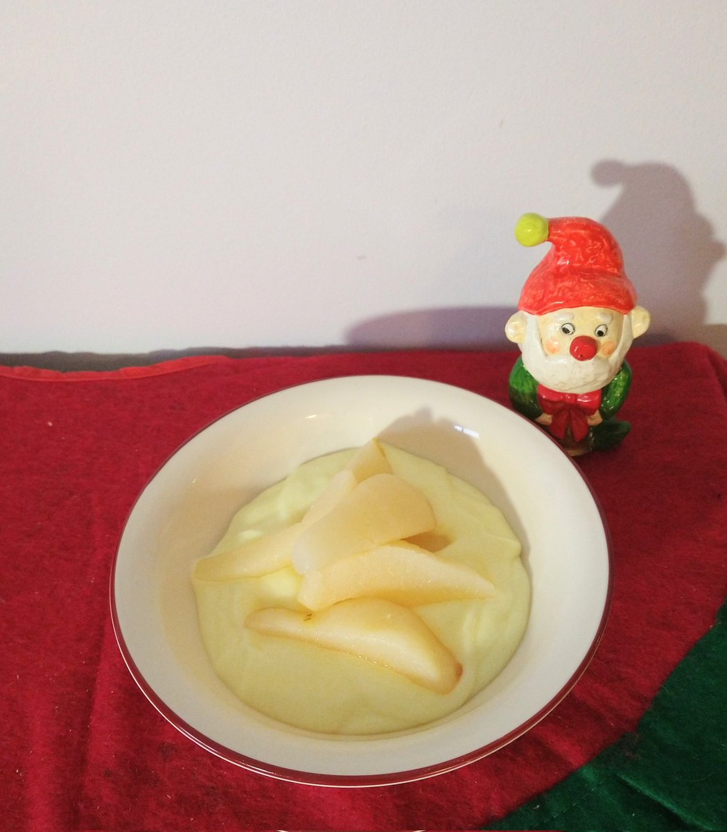 HopefulB2020's tweet photo. Yesterday's pear pudding (vanilla pudding, cream cheese, sugar and pear syrup) with pears on top.  It's amazing, I promise #ridmas https://t.co/Zu90UH0FTZ