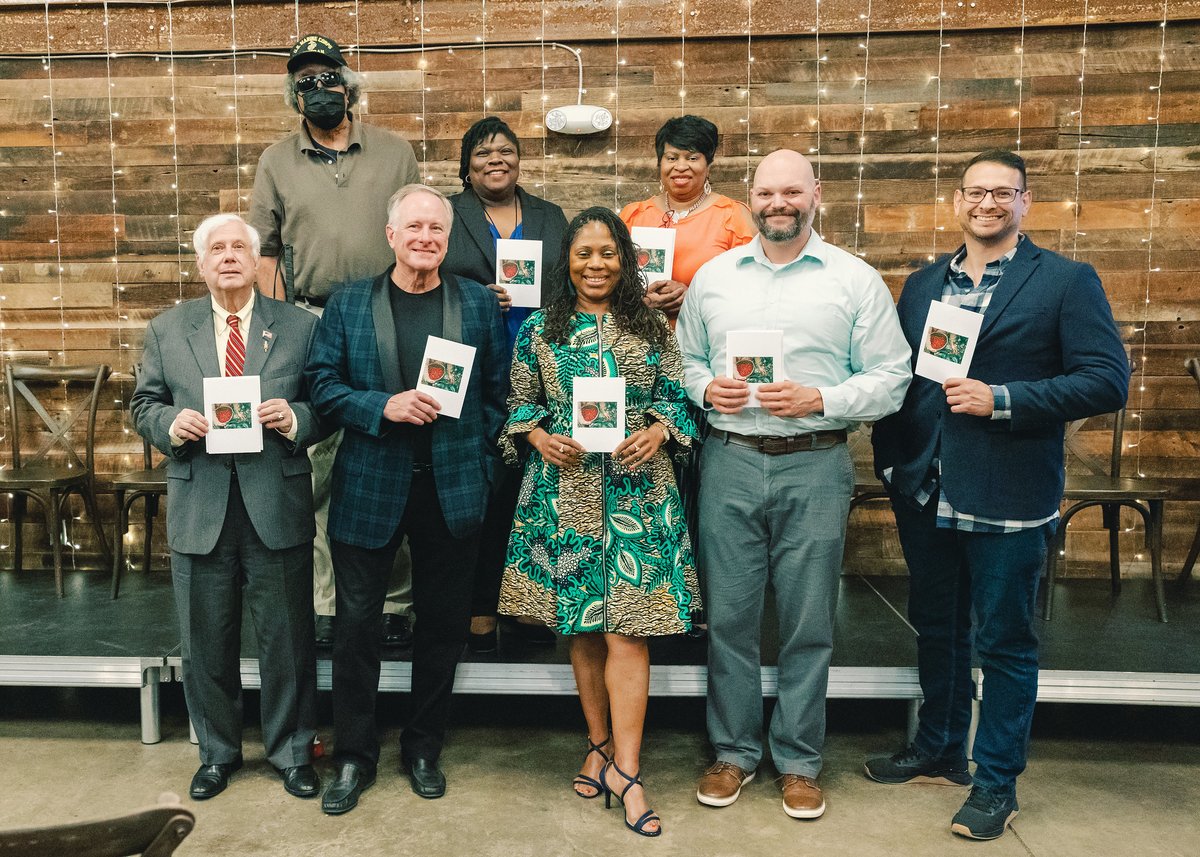 ASAP_Vets's tweet image. Congratulations to these DC Writing graduates who took the stage and shared their powerful stories! Your courage, creativity, and authenticity shone through. We're incredibly grateful to the @bwforg for helping make these programs possible. #gotyoursix
