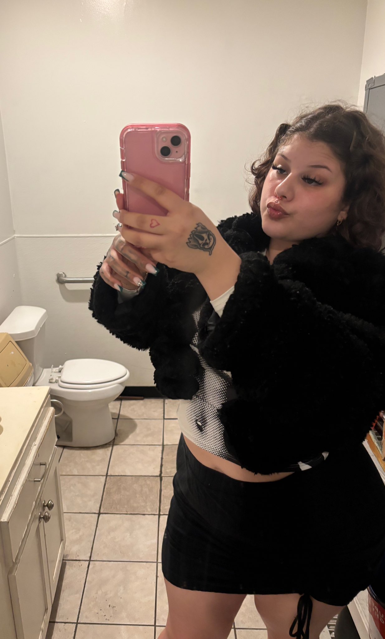 2 pic. Face like Trina and ha 🍑 like Jacky oh 🫶🏼 #dallas #texas https://t.co/LgfecEys4n