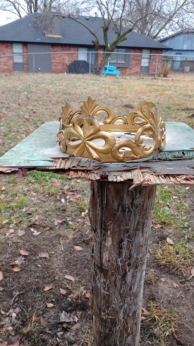 Df_Makes5544's tweet photo. I made this sick crown! 
#blacksmith #smith #King #crown https://t.co/4818wTwmq8