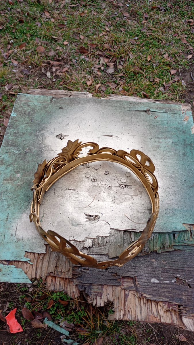Df_Makes5544's tweet photo. I made this sick crown! 
#blacksmith #smith #King #crown https://t.co/4818wTwmq8