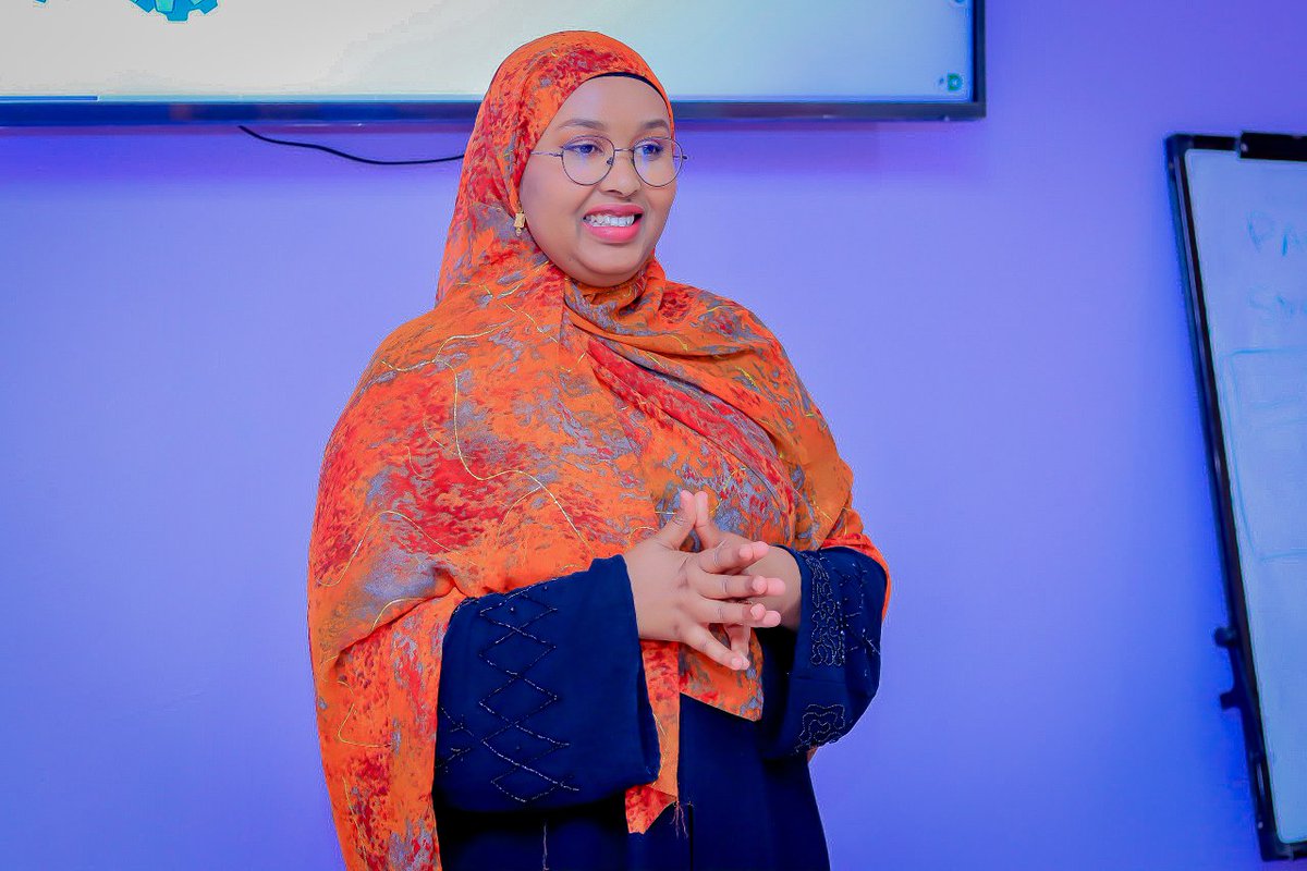 ysoh_2022's tweet photo. Organizations Development   and Proposal writings.   

Hoodo Ahmed Abadilaahi , ( Public relations of Gollis university // Co- Founder of SSWE and the founder SWEAN).

#dhalinyartaDHAB_2024. https://t.co/x6cQlhE6ki