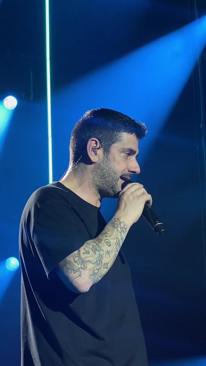 🎶 Despidiendo la gran gira #20añossinnoticias de <a href="/MelendiOficial/">Melendi Oficial</a> en el <a href="/PalauSantJordi/">Palau Sant Jordi</a> 

Nuestro último concierto del año.