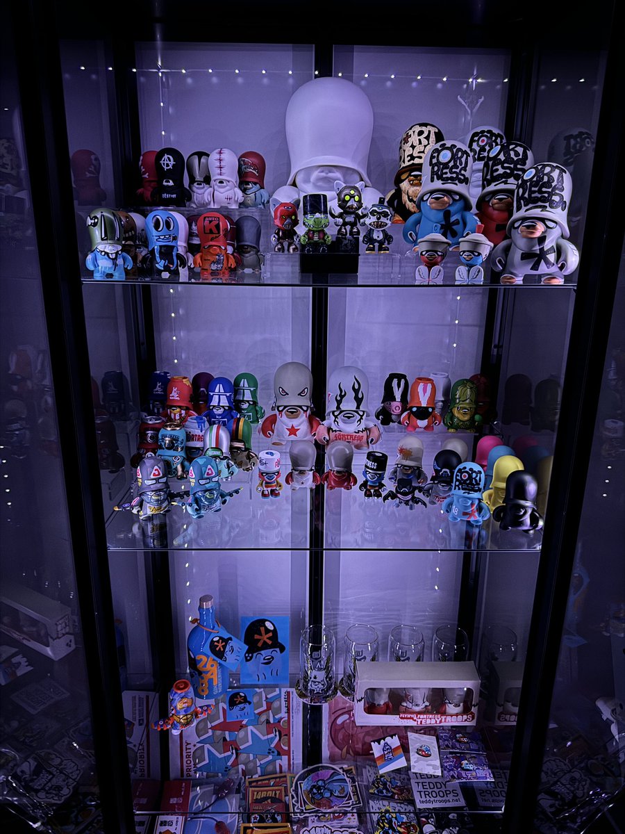 Edga19rr (@edga19rr) on Twitter photo New look with LED, think I like it for my vinyls of <a href="/FlyingFortress_/">Flying Förtress</a> / @TeddTroops and <a href="/ceresomonky/">Cereso Monky</a> - more incoming soon #art #vinyl New look with LED, think I like it for my vinyls of <a href="/FlyingFortress_/">Flying Förtress</a> / @TeddTroops and <a href="/ceresomonky/">Cereso Monky</a> - more incoming soon #art #vinyl