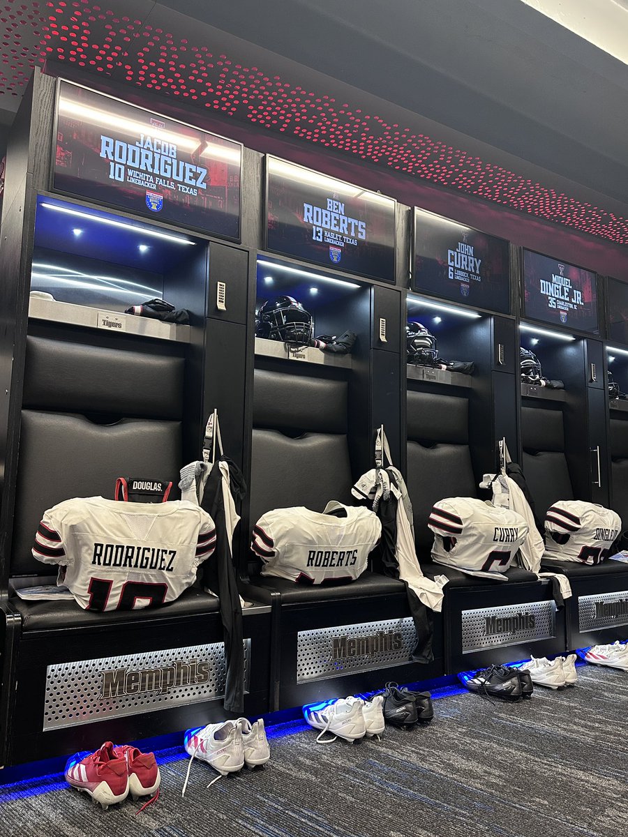 Locker room is set🔔