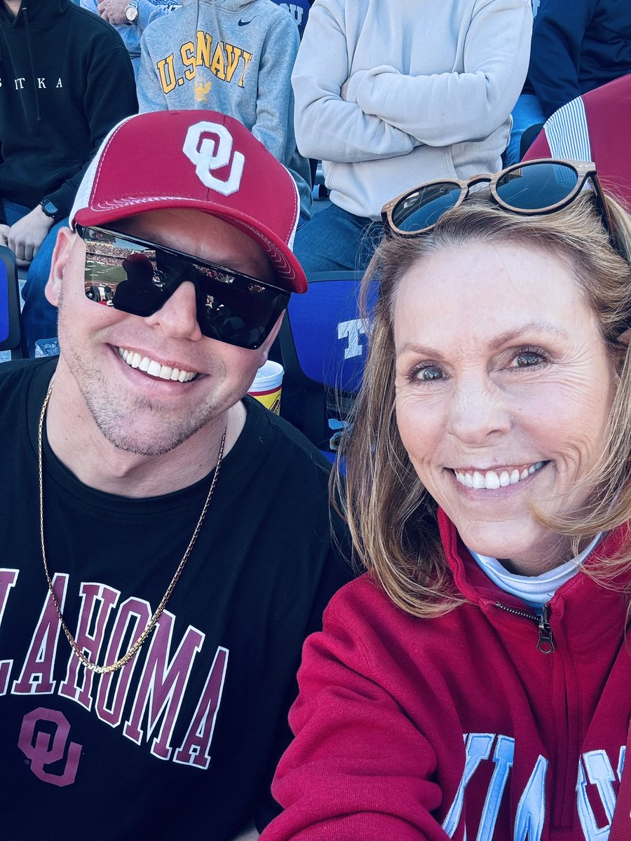 Aztrumn's tweet photo. Didnt get the W but still a great memory with my momma! 🥰🥰 https://t.co/h0K6sHfRdo