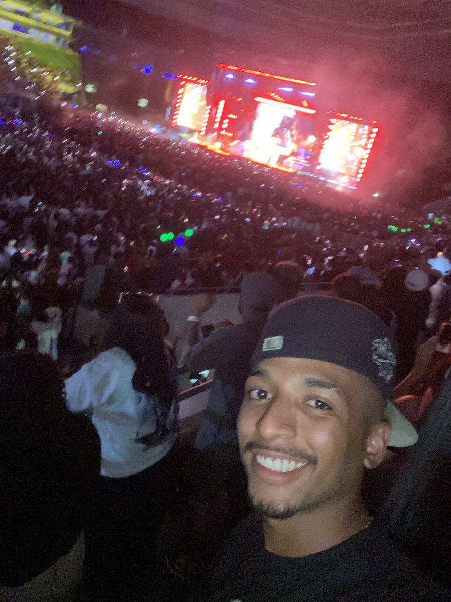 GUIGOSDANOVE's tweet photo. Aqui eu fui feliz demais, Obrigado Breezy! https://t.co/au2jal7fUF