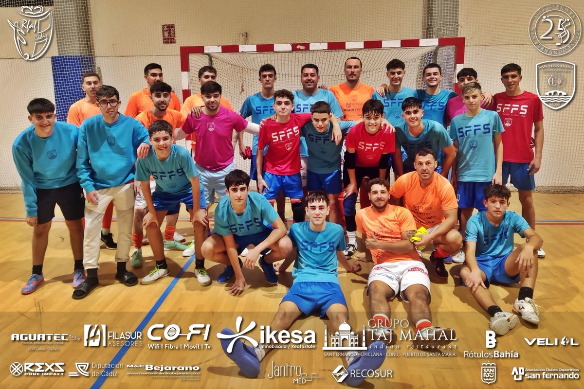 🟧 <a href="/sanfernandofs/">Isleño San Fernando FS</a> 🟧
Son todos los que están pero no están todos los que son. 
Jugadores de los equipos sénior, juvenil y cadete tuvieron la oportunidad de tomar esta instantánea. De la mano de ellos y sus familiares crecemos poco a poco como club 🧡🧡

#25añosdehistoria