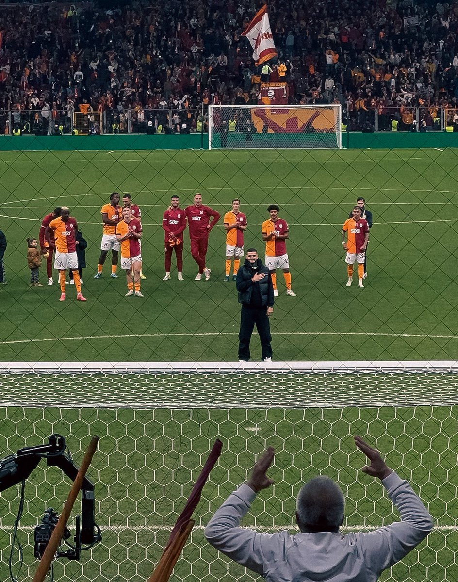 nikuderler's tweet image. Yazarız hasretini de tarihe