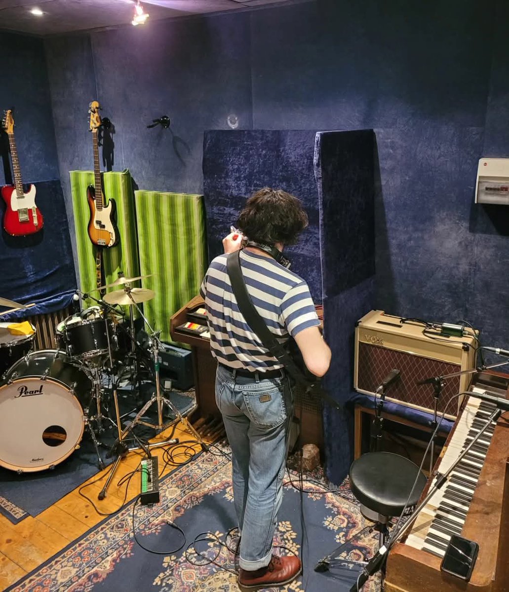 Happy (yesterday) birthday ARION - best gams in show! ❤️ + A tiny hint about what we've been up to...... .. .. . .. . . . .... . .

—

pic #1 instagram.com/turner_photogr…