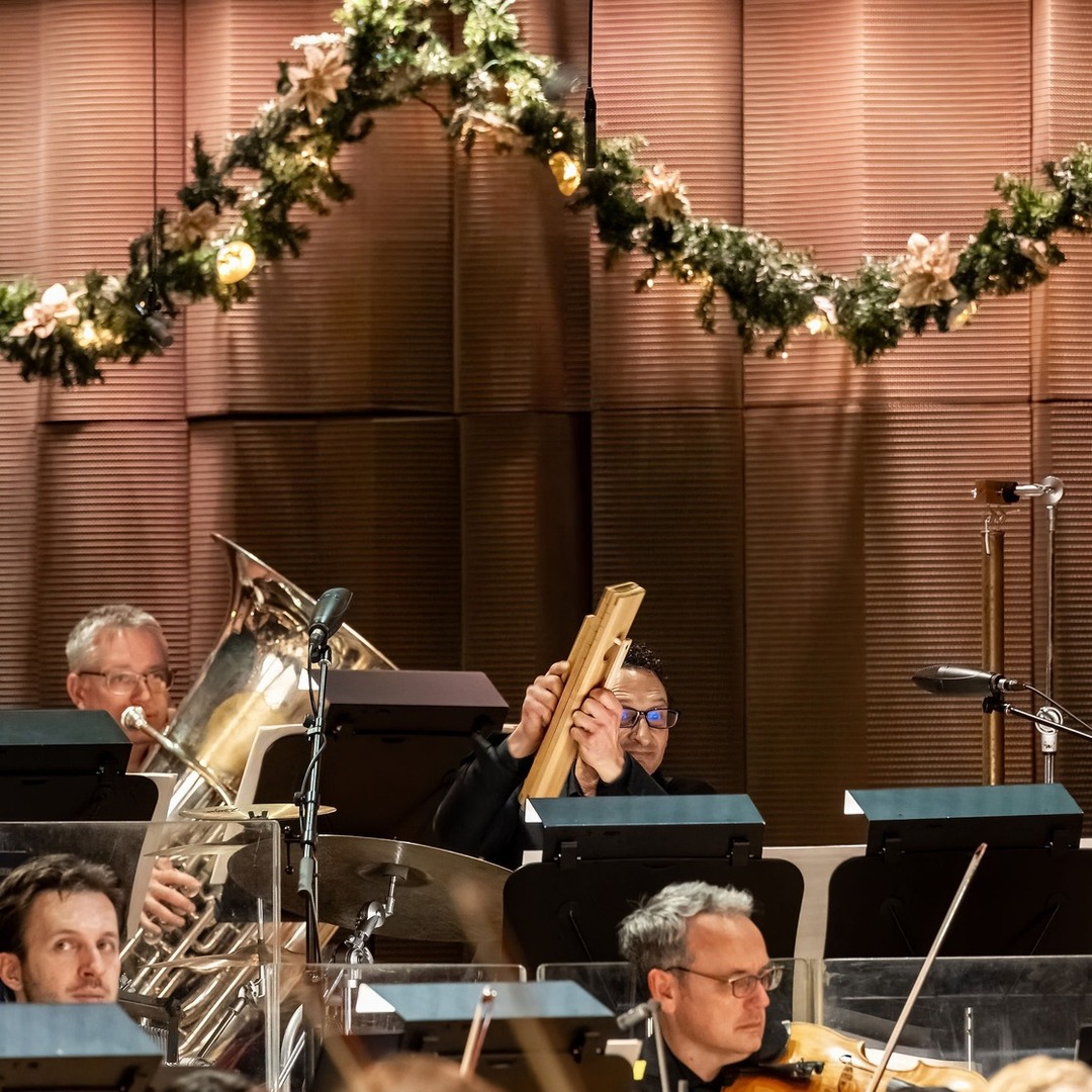 In Leroy Anderson's classic "Sleigh Ride," are you team trumpet horse whinny (🎺🐴) or team slapstick whip (🏇👏)? Let us know below which moment is your favorite in the iconic holiday piece. 🎼🎶
 #ExperienceJMC