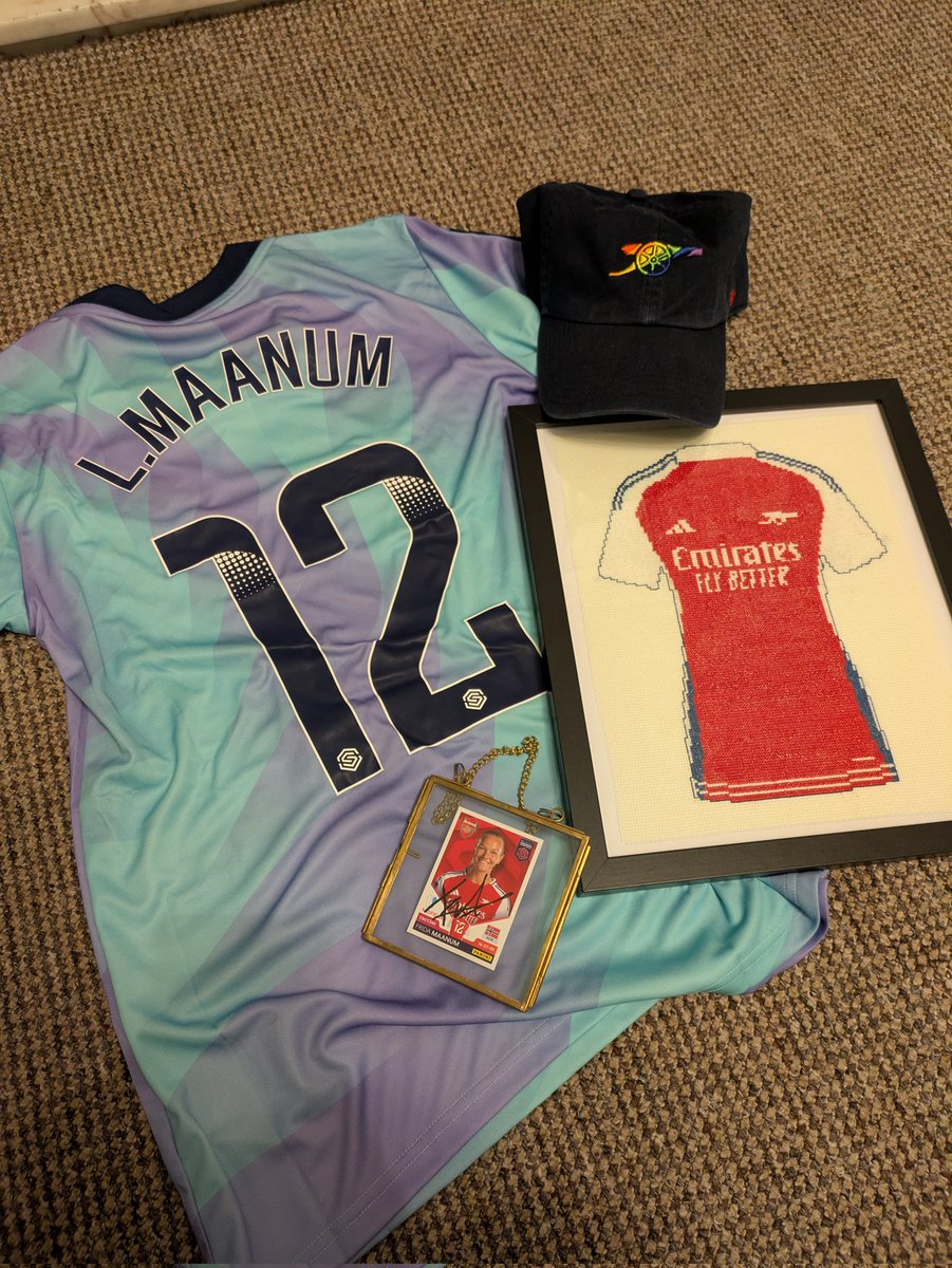 freyxk's tweet photo. The non-mum gift givers really came up trumps this year! With a most special thanks to my bestie who cross stitched an Arsenal shirt for me 🥹🫶 @SophieIsAce https://t.co/itpfIbESNi