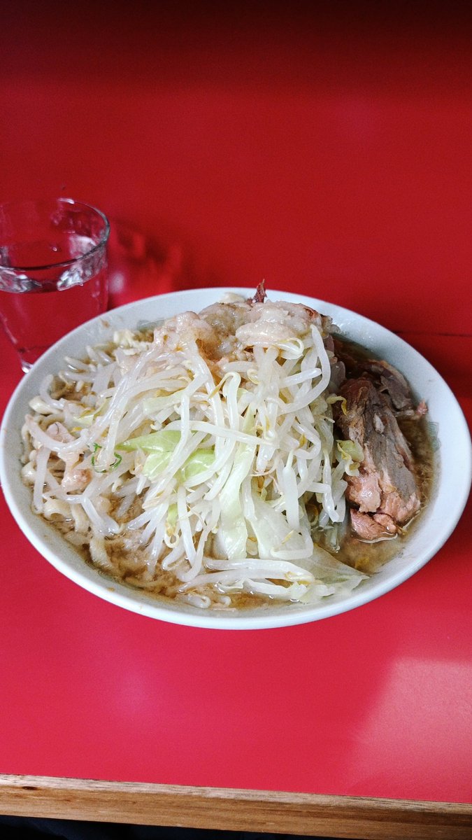 nobu_mm's tweet photo. ラーメン二郎 三田本店に行き、小ラーメン野菜大蒜脂で、安定して大変満足な一杯でした。 https://t.co/DB9SWSwVYr