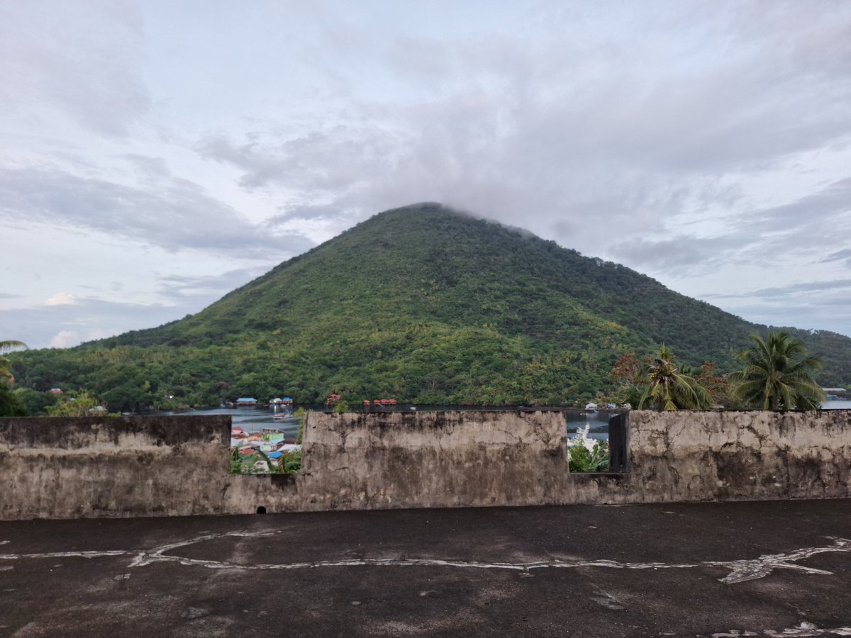 yousofuc's tweet photo. Sebuah Pagi di Banda Neira https://t.co/IbMOvMK8nu