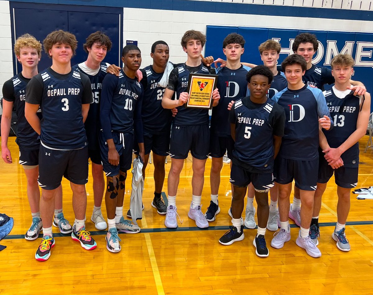 On Mahoney Court, DePaul Prep Soph Boys🏀 team win the St. Viator holiday tourney championship with a win over Loyola Academy by final score 46-37. The team finishes the 2024 year off on a 10 game win streak and a 10-1 overall record. Happy New Year fellas.
