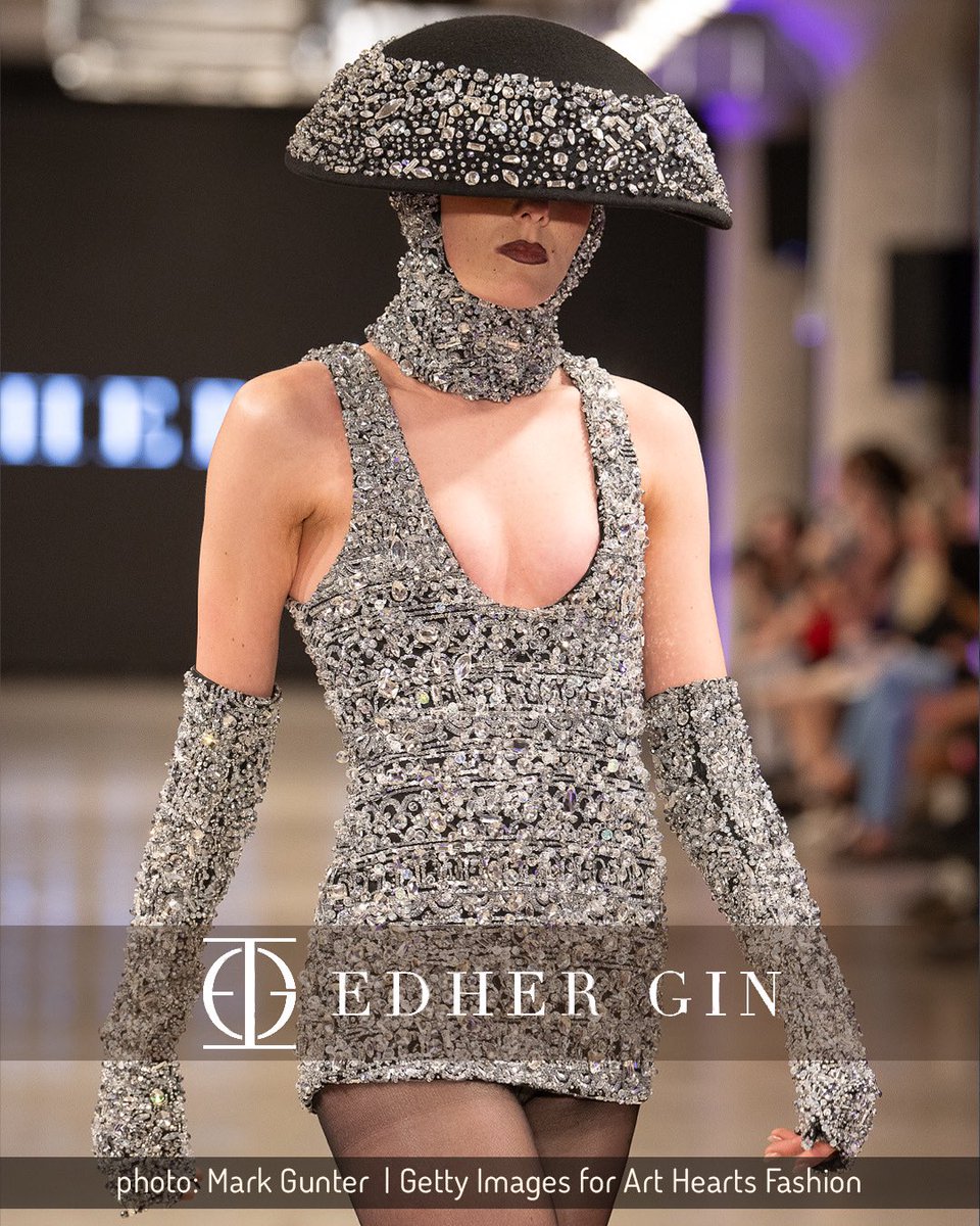 Read a fashion review on SULÉY Era: suleyera.com/fashion/lafw-a… | 
#LAFWeek  #LosAngelesFashionWeek #LAFW #LAFashionWeek #ArtHeartsFashion