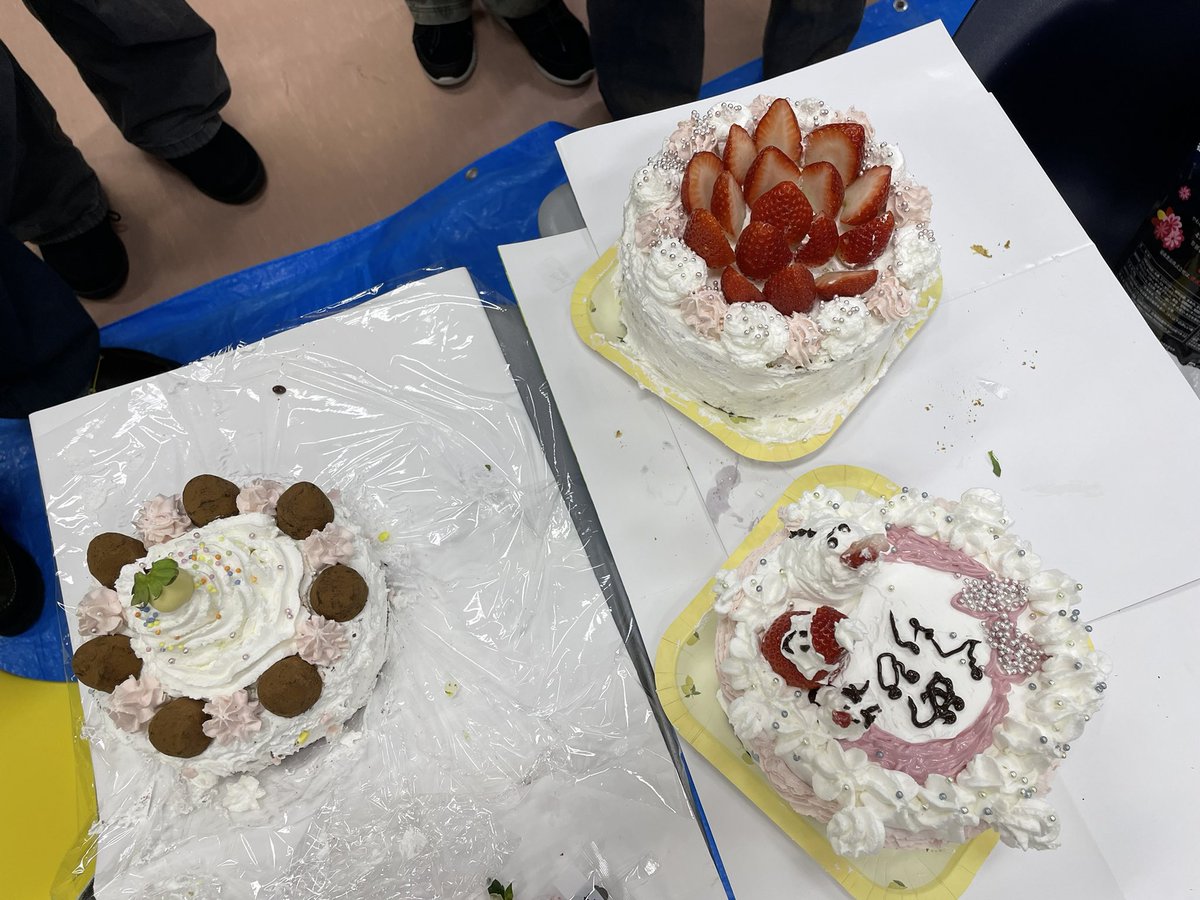 今年最後のお茶会は1日遅れのクリスマスパーティー
ケーキ作りとあみだくじで盛り上がりました^_^
あみだくじは初めての体験の方たちばかりでくじ作りからワイワイしてました❣️